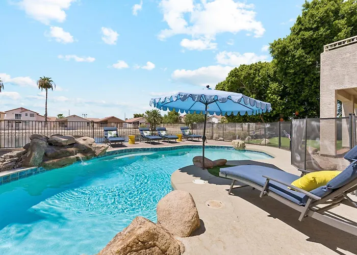 Resort-Style 5Br Free Pool Heat Putting Green