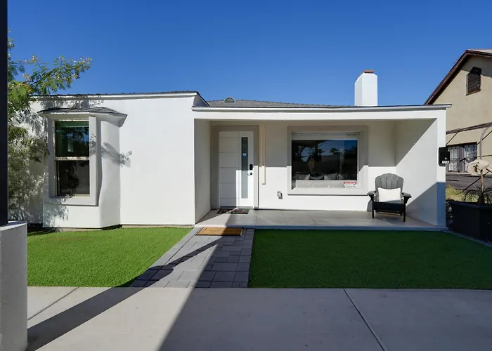 Pet-Friendly Phoenix Retreat: Main House + Casita!
