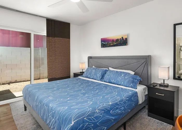 Desert Rose Retreat In The Heart Of Downtown Phx