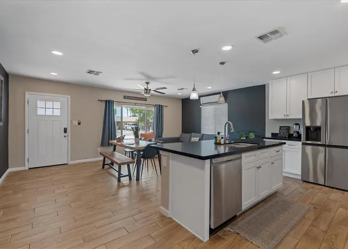 Modern Midtown Home-Unit A