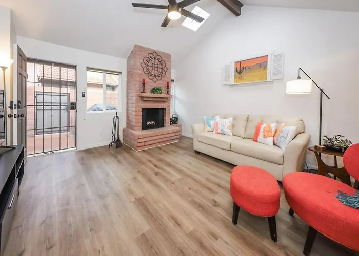 Central 2Br 2Bath Condo With Pool & Fireplace