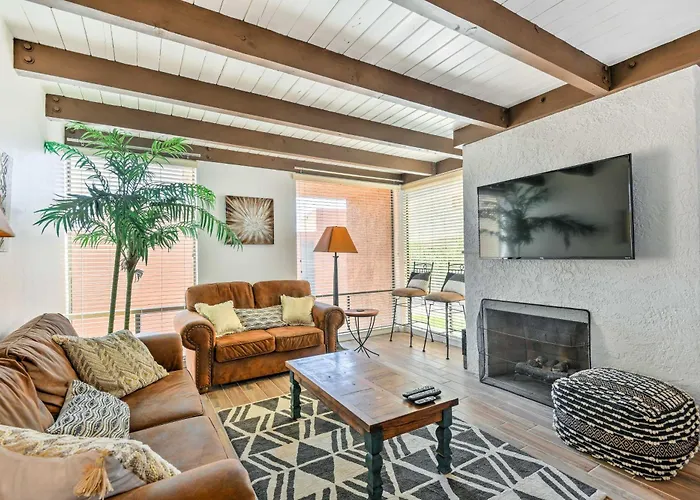 3 Mi To Old Town: Scottsdale Condo W/ Pool & Lake