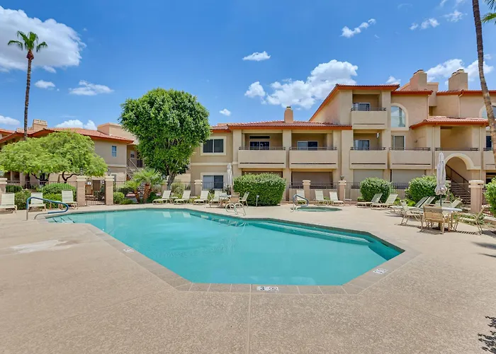 Deck & Resort Amenities: Phoenix Escape By Hiking