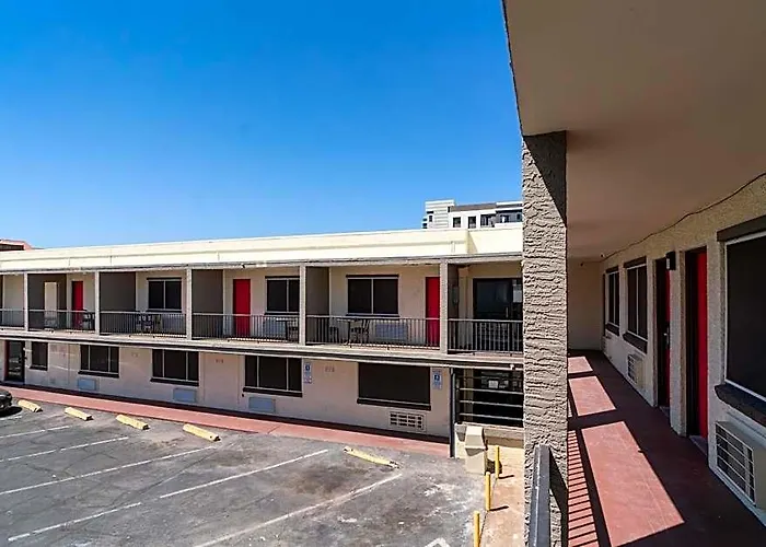 Central Phoenix Hotel