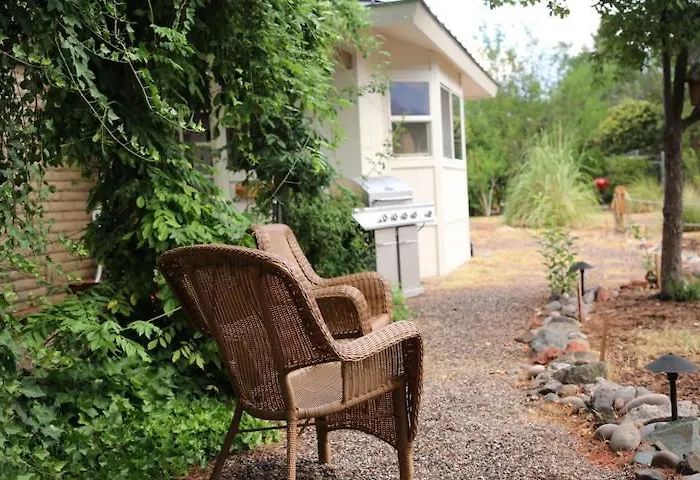 13 Acres Perfect For Groups! 3Br Sleeps 8-10