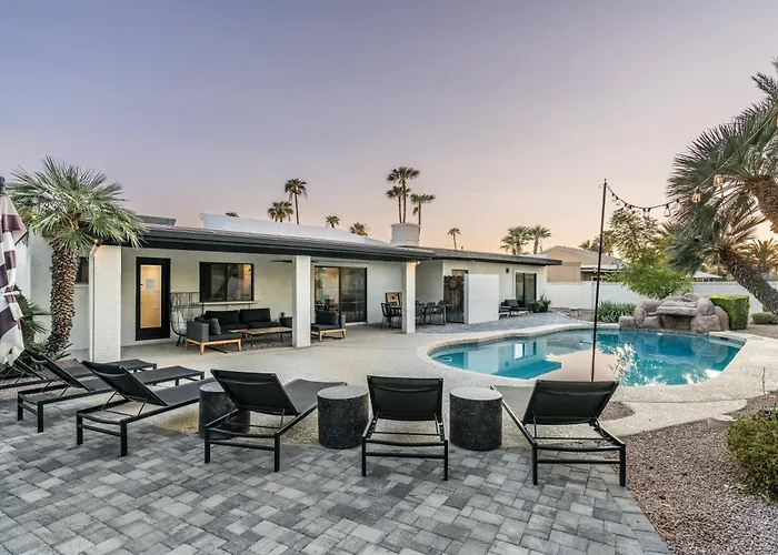 Exciting Backyard Entertainment And Close To Exclusive Golf Courses At La Quinta Del Sol