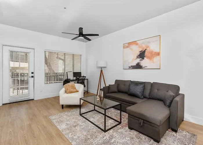 Snug 2Br-Pool, Yoga Rm, Gym, Cabanas, Bbq,Prkng