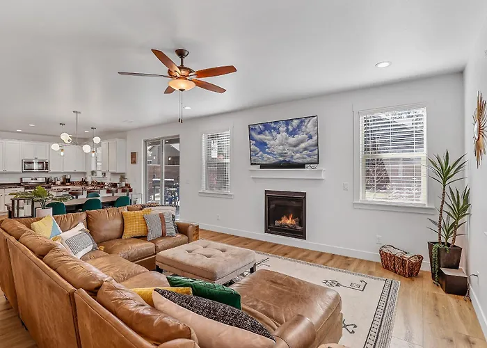 Pet Family-Friendly Spacious Fenced Yard 5-Min To Downtown Ev Charger