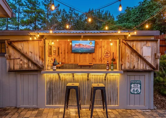 Modern Cowboy Retreat | Hot Tub | Saloon | Pets