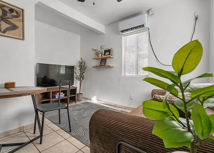Casita On Jacinto Centrally Located