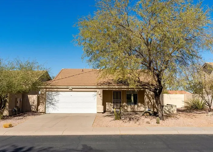 Fully Furnished Phoenix Home Workspace 30 Day Stays
