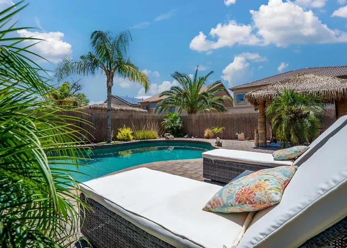 Tiki Bar & Heated Pool Relax & Unwind