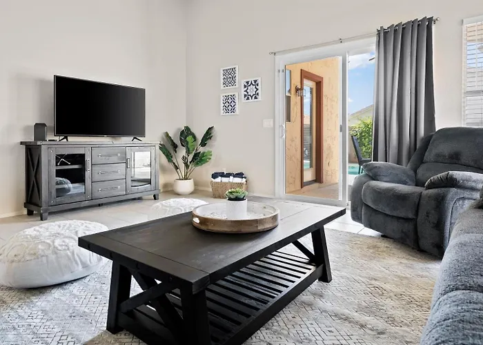 Sunny Peoria Escape W Private Pool Fire Pit