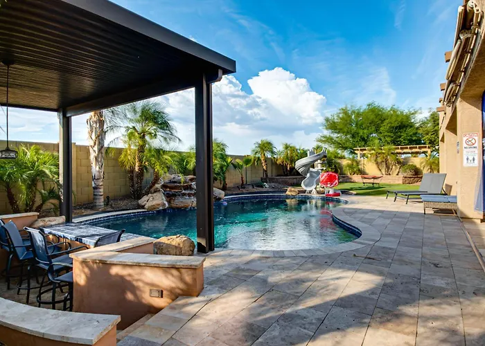 Swim-Up Bar & Games! Ultimate Goodyear Group Stay