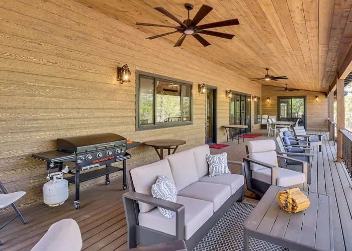 Spacious Family Gem W/ Patio, 3 Mi To Rainbow Lake