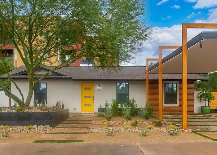 Modern Downtown Oasis