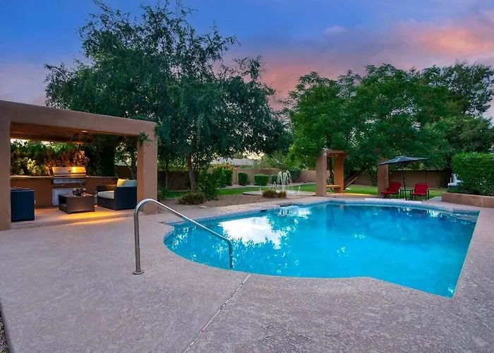Private Pool Oasis With Hot Tub & Golf Simulator