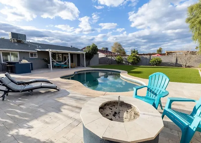 Private Heated Pool Home With Outdoor Bbq Area