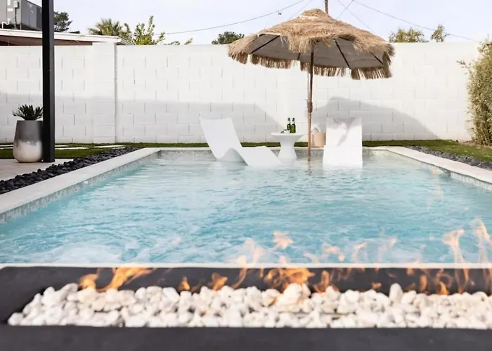 3 Bedrooms Firepit Pool Chess