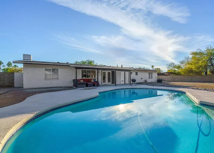 Scottsdale Oasis Family Retreat With Pool