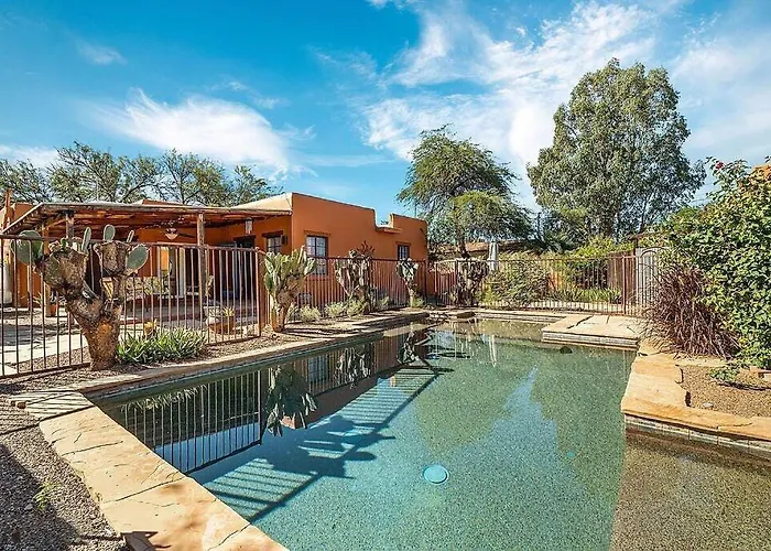Villa Laguna - Spacious 3Br 1Ba Private Pool Oasis Near Uofa