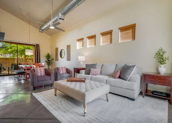 Stylish, 4 Bedroom 3 Ba, Fenced Backyard, Garage