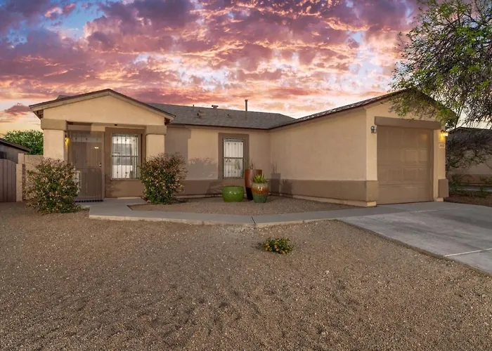 Kino Sports, Outdoor Space, 3 Bedroom 2 Ba, Garage
