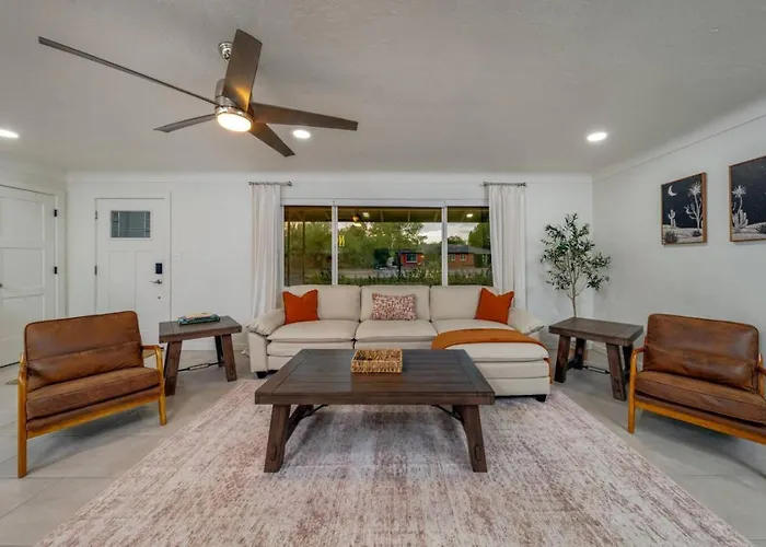 Remodeled Gem, 3 Bd 3 Ba, Yard, Views
