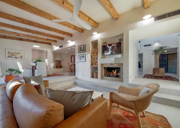 Sam Hughes, 2 Bedroom 1.5 Ba, Completely Remodeled
