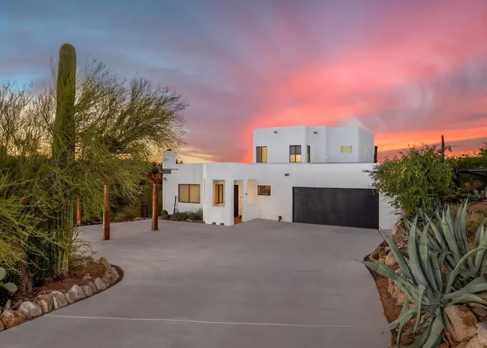 Catalina Foothills And Mountain Views, 3 Bedroom 2 Ba, Garage