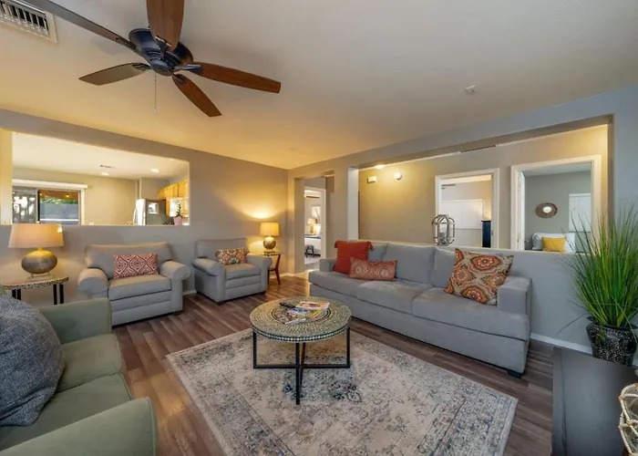 Near Kino, 4 Bedroom 2 Ba, Fenced, Outdoor Patio