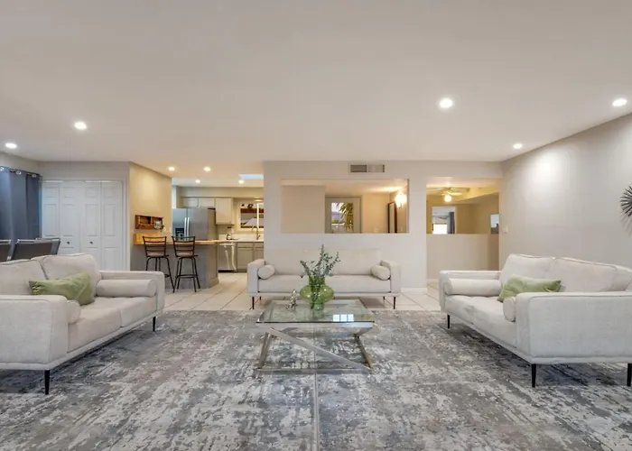 Golf, 4 Bedroom 3 Ba, Guest Suite, Fenced, East