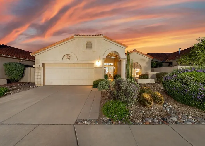Mountain Views, Garage, Fenced Yard, 2 Bedroom 2 Ba