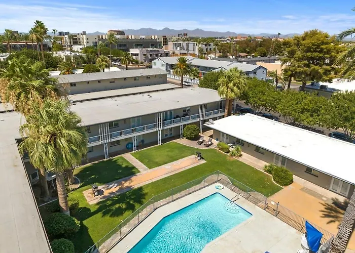 2Bd Walk Out To Pool Old Town Scottsdale Paradise
