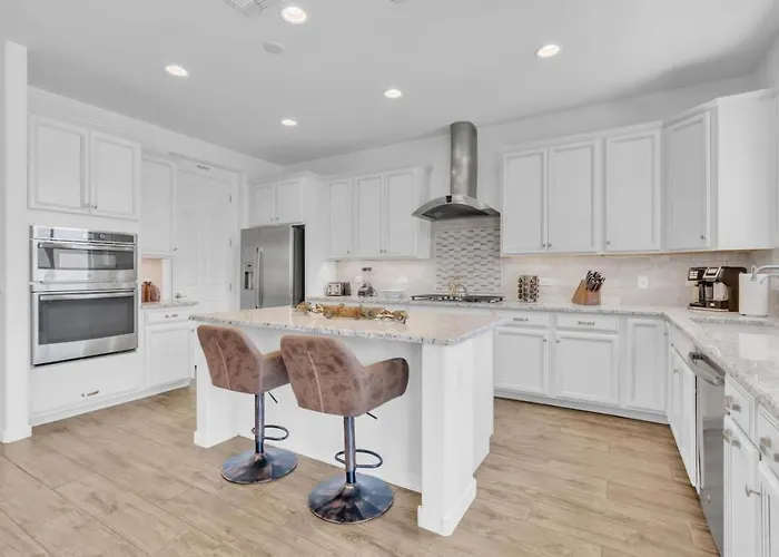 Design Dream, 4 Bedroom 3 Ba, Garage, Mountain Views