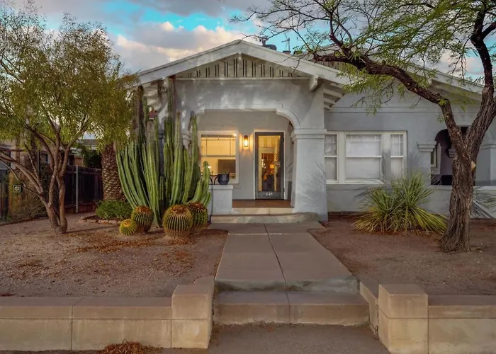 Charmer, 3 Blocks From U Of A, 1 Bedroom 1 Ba, Sleeps 3