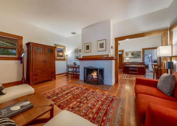 Historic Craftsman, 2 Bedroom 1 Ba, Close To U Of A