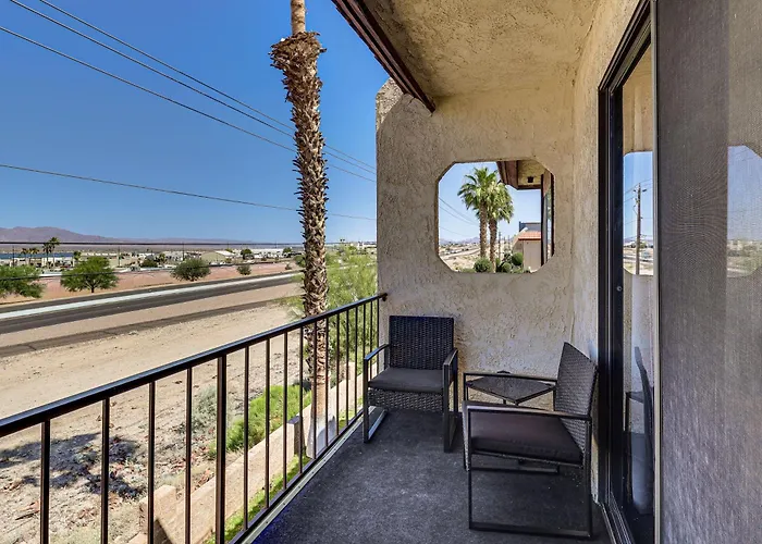 Poolside Fun, Lake Havasu Views! Desert Getaway