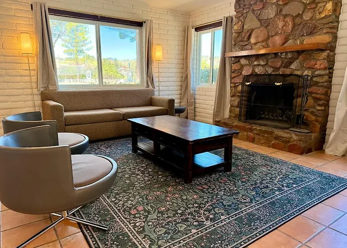 Peaceful Family Friendly Home With Fire Pit & Volleyball Court