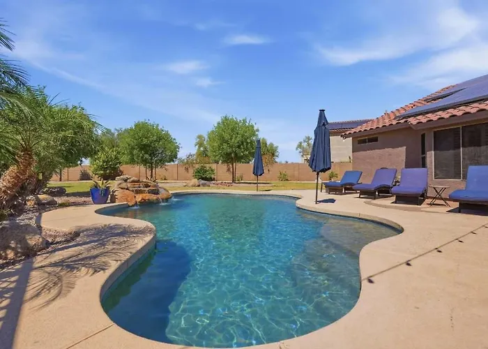 Spacious House With Heated Pool Near Peoria Sports Complex