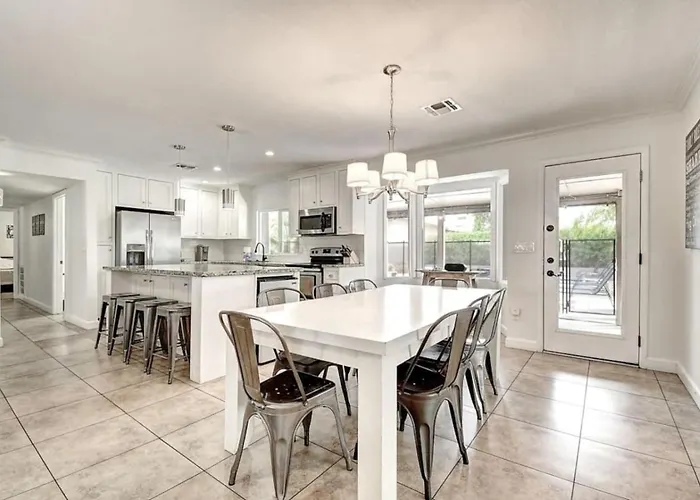 Scottsdale Estate 16Br 6Ba Sleeps 32 Private Pool And Hot Tub Pet-Friendly Pool Table