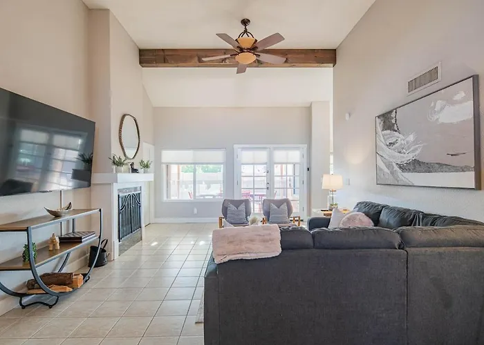 Scottsdale Oasis With Pool, Hot Tub And Sleeps 8