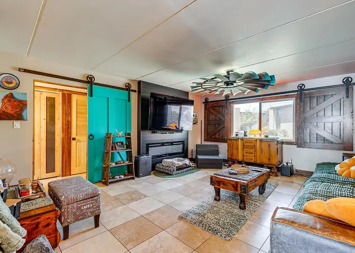 Private Hot Tub + Patio: Condo By Camelback Mtn!