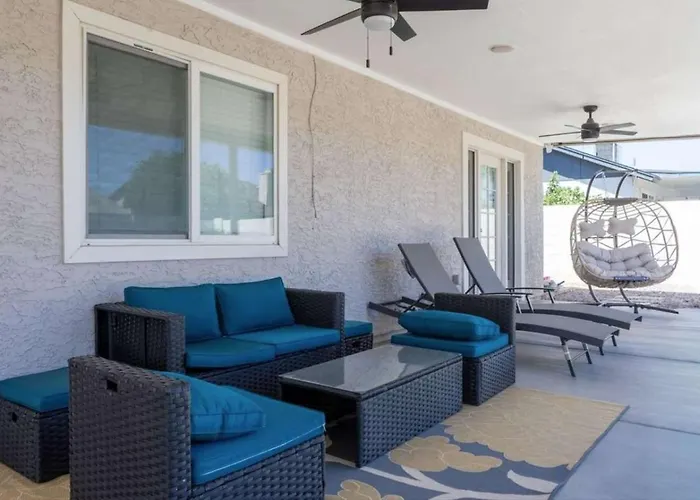Cozy House With Open Backyard Near Hiking Trails