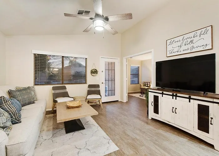 Cute 3 Bedroom Home With Outdoor Kitchen, Sleeps 6