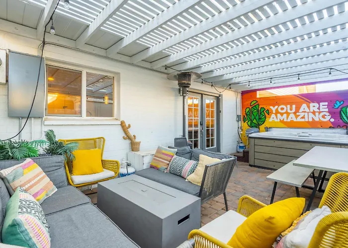 Stylish 4Br Oasis Hot Tub Fire Pit & Arcade