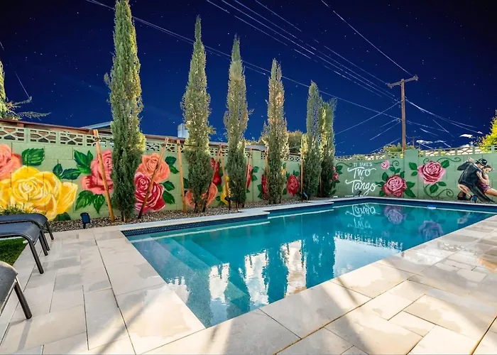 Rose Haven - Old Town, Heated Pool, Spa, Game Room