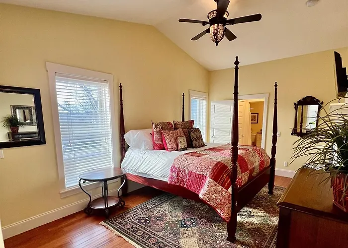 The Judge'S Chambers Superior King Bed