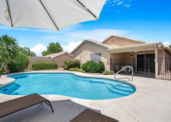 North Glendale Pool Retreat