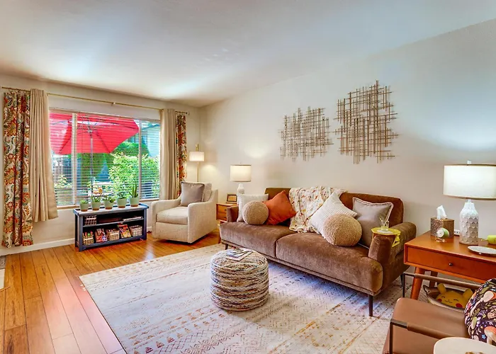 Steps To Fashion Square! Condo W/ Patio & Pool